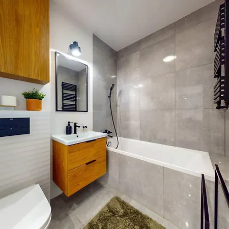 Urban Jungle With Ac Praga Poludnie * Βαρσοβία