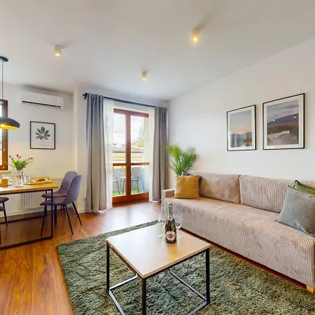 アパート Urban Jungle With Ac Praga Poludnie ワルシャワ